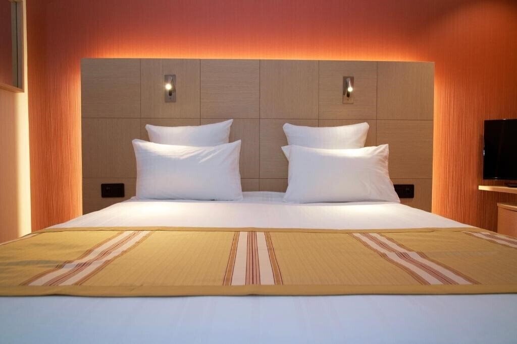 Отель Nash Airport 4*