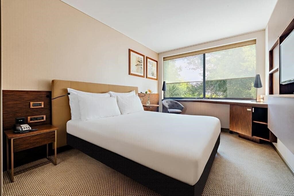 Фото Crowne Plaza Geneva 4*
