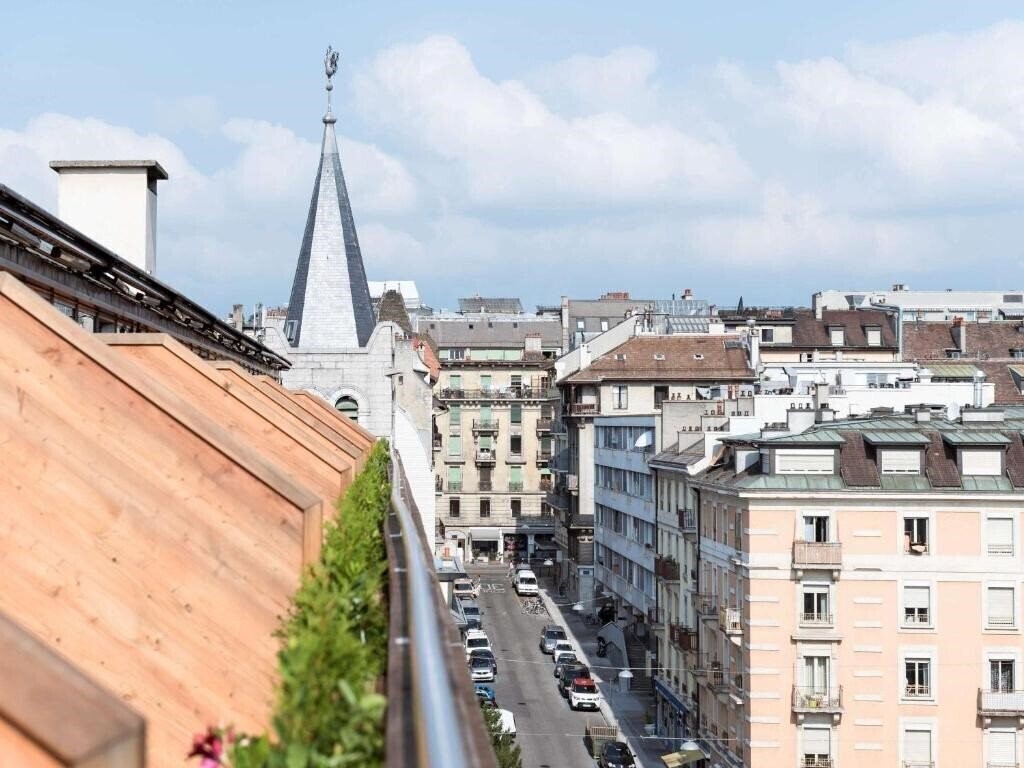 Отель Novotel Centre 4*