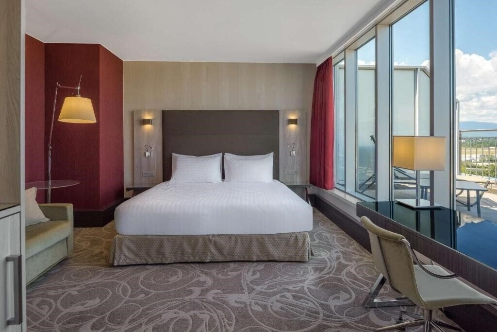 Картинка Hilton Geneva Hotel & Conference Centre 4*