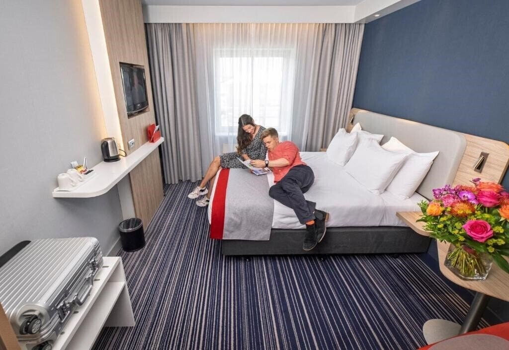 Фотография Holiday Inn Express Geneva Airport by IHG 3*