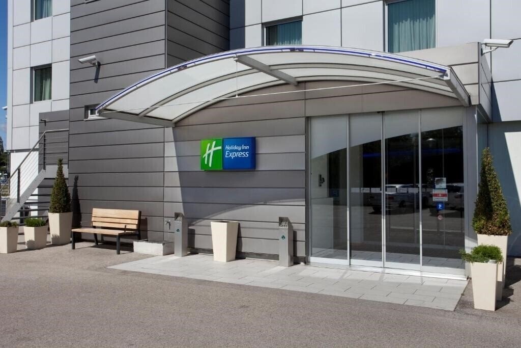Фото Holiday Inn Express Geneva Airport by IHG 3*