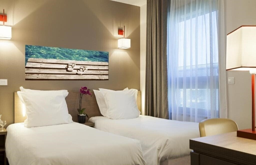 Фото Neho Suites Porte de Geneve - Gare Annemasse 3*