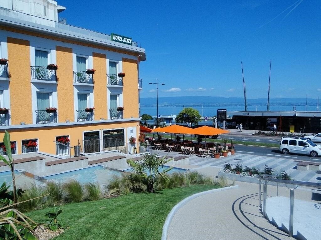 Отель Hotel Alize Evian 3*