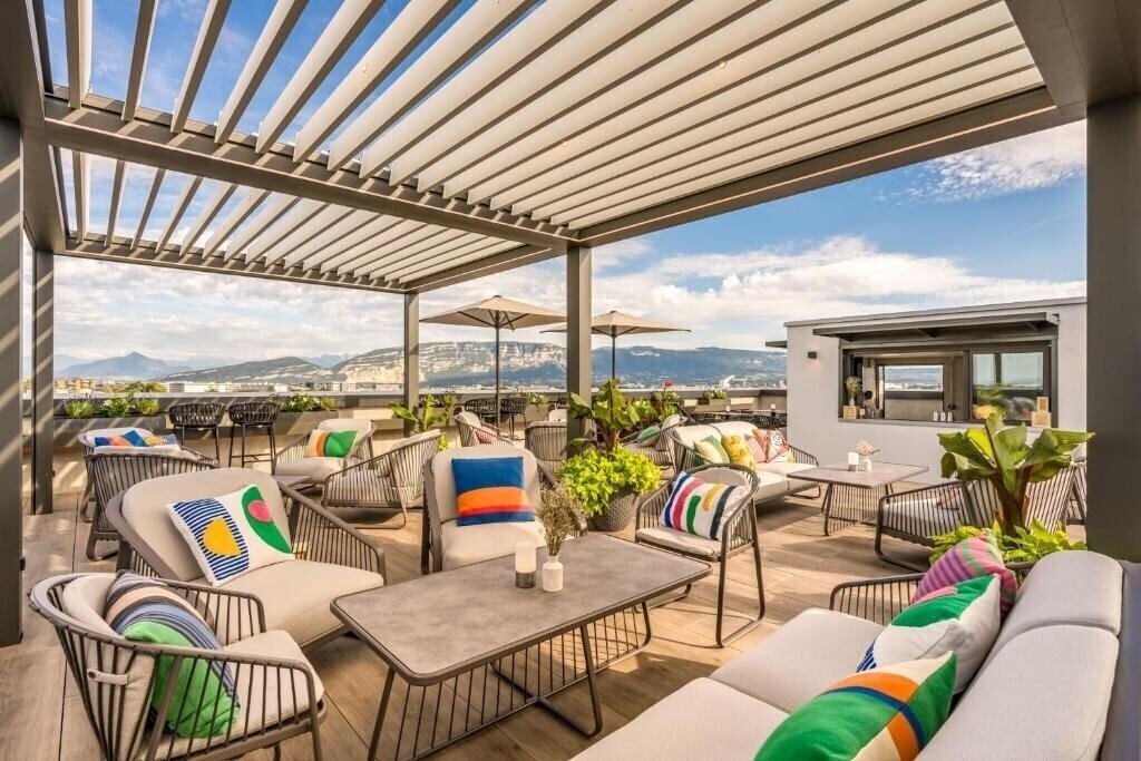Отель Geneva Marriott Hotel 4*