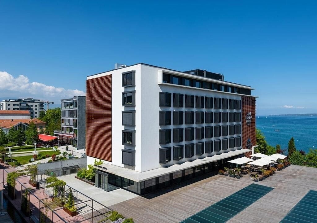 Отель Lake Geneva Hotel 4*