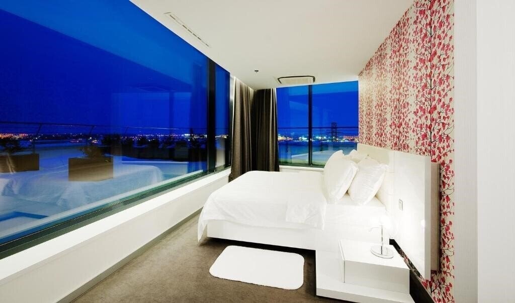 Готель Nh Bratislava Gate One 4*