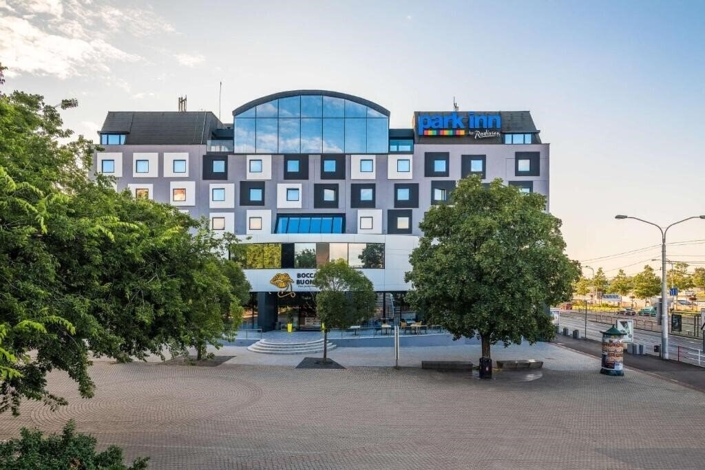 Готель Park Inn by Radisson Danube Bratislava 4*