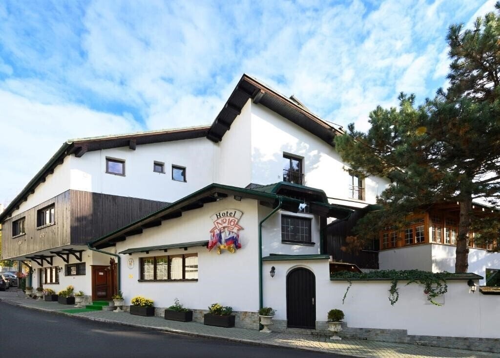 Отель Hotel No 16 4*