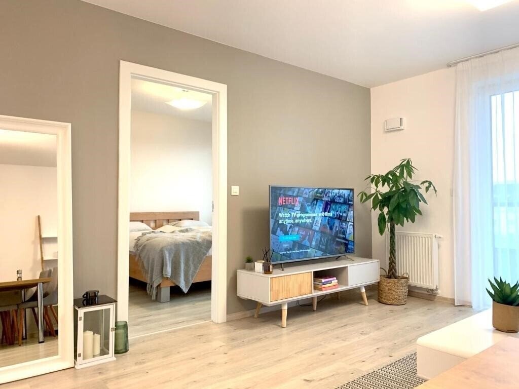 Фото Elegant, Bright Spacious Apartment In Bratislava Center 4*