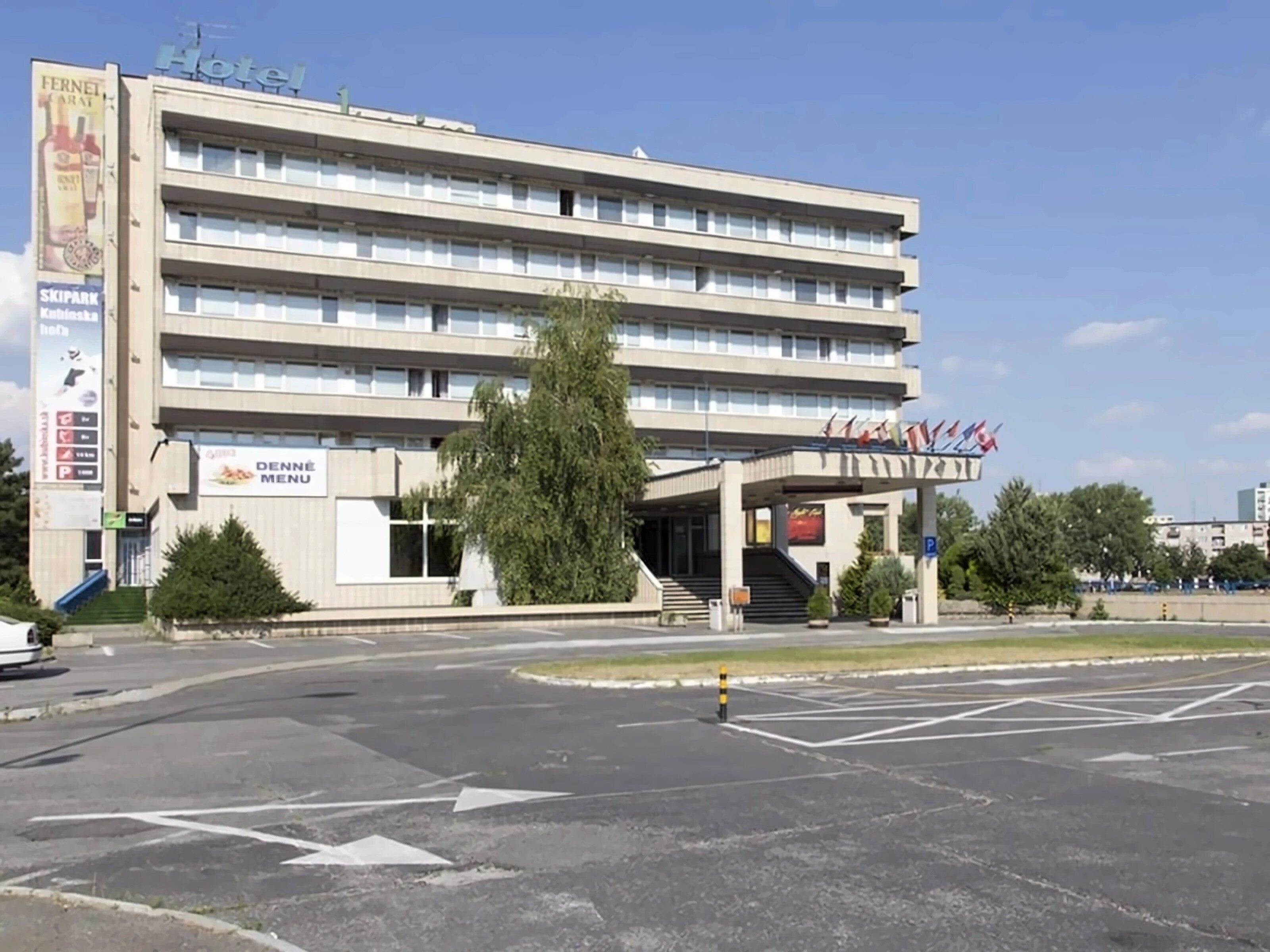 Отель Junior 3*