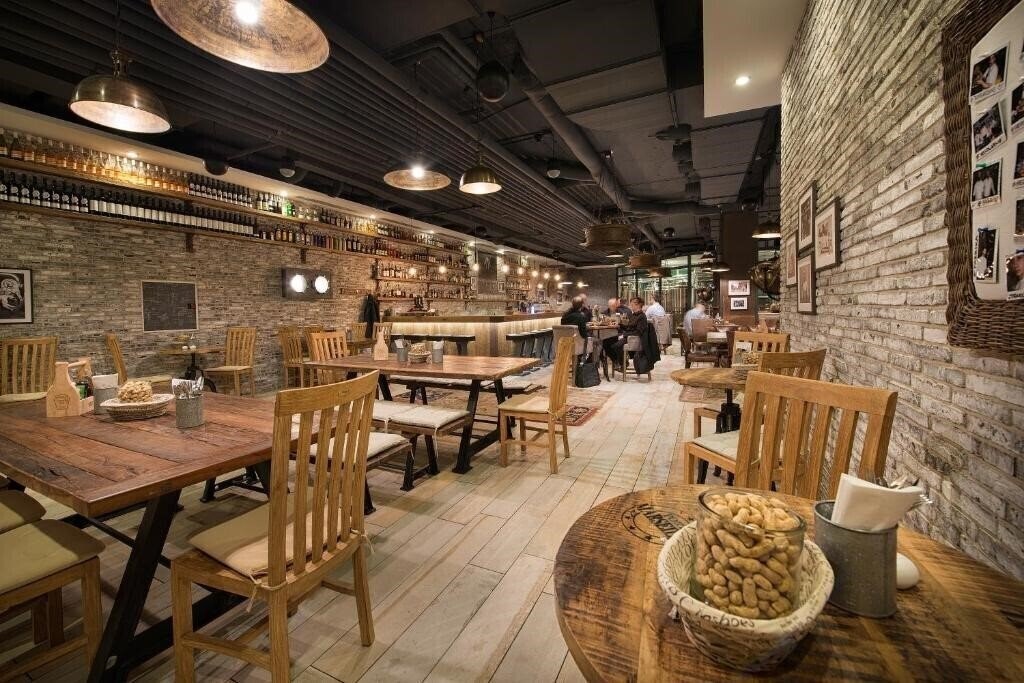 Фотографія LOFT Hotel Bratislava 4*