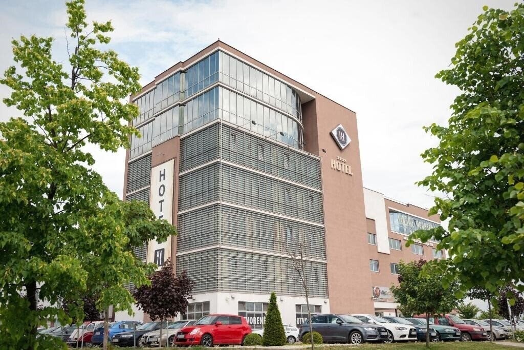 Готель Kosice Hotel 4*