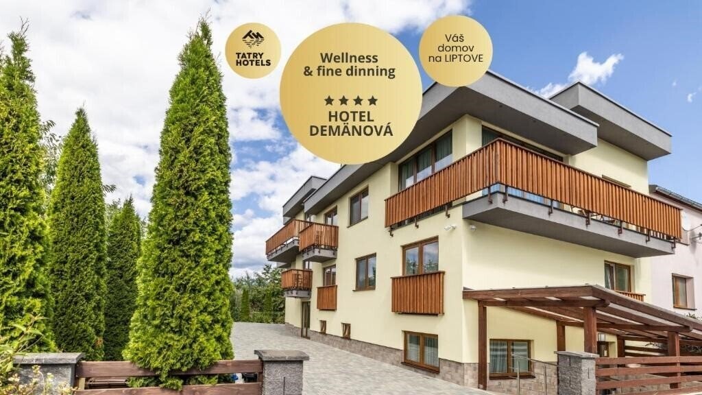 Отель Hotel Demanova Apartments 3*