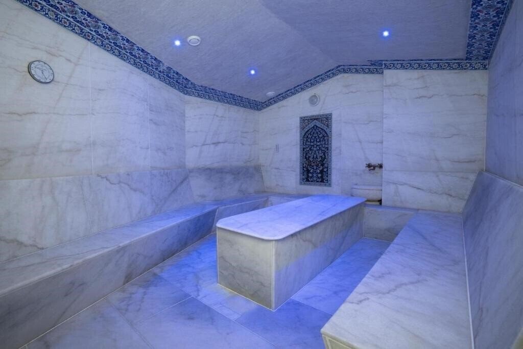 Готель Wellness Hotel Borovica 4*