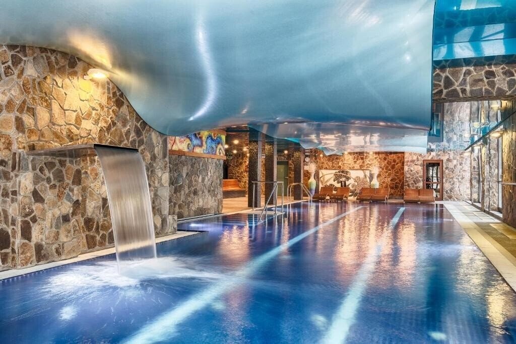 Фото Wellness Hotel Borovica 4*