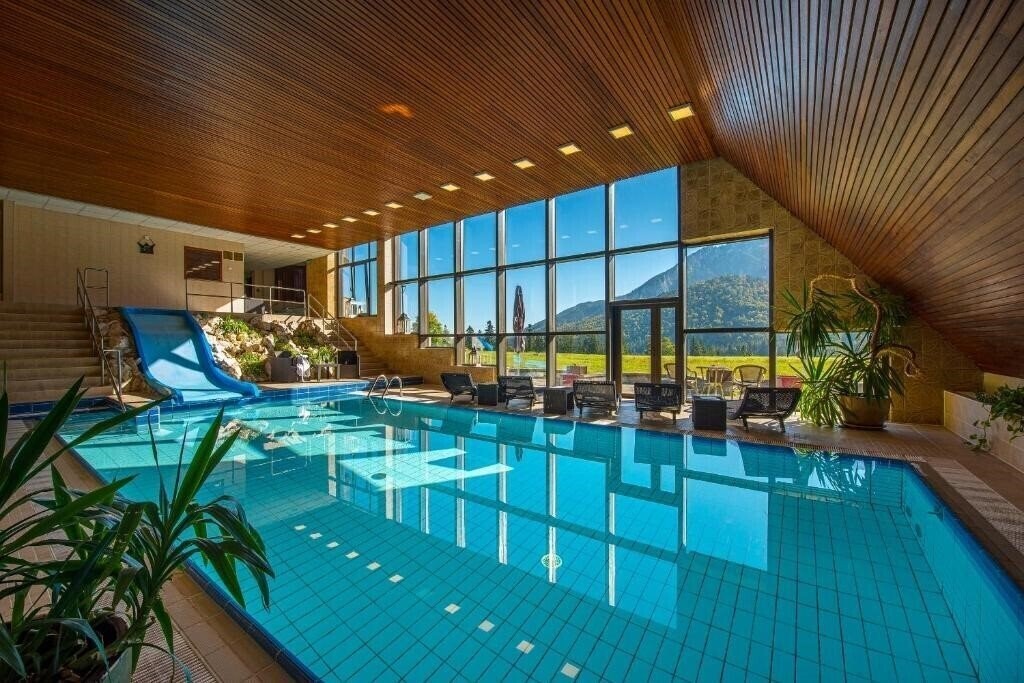 Отель Montfort Hotel 4*
