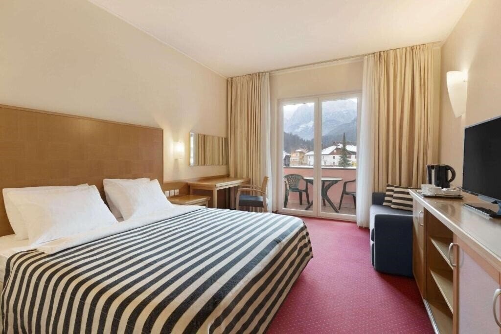 Фото Ramada Hotel & Suites 4*