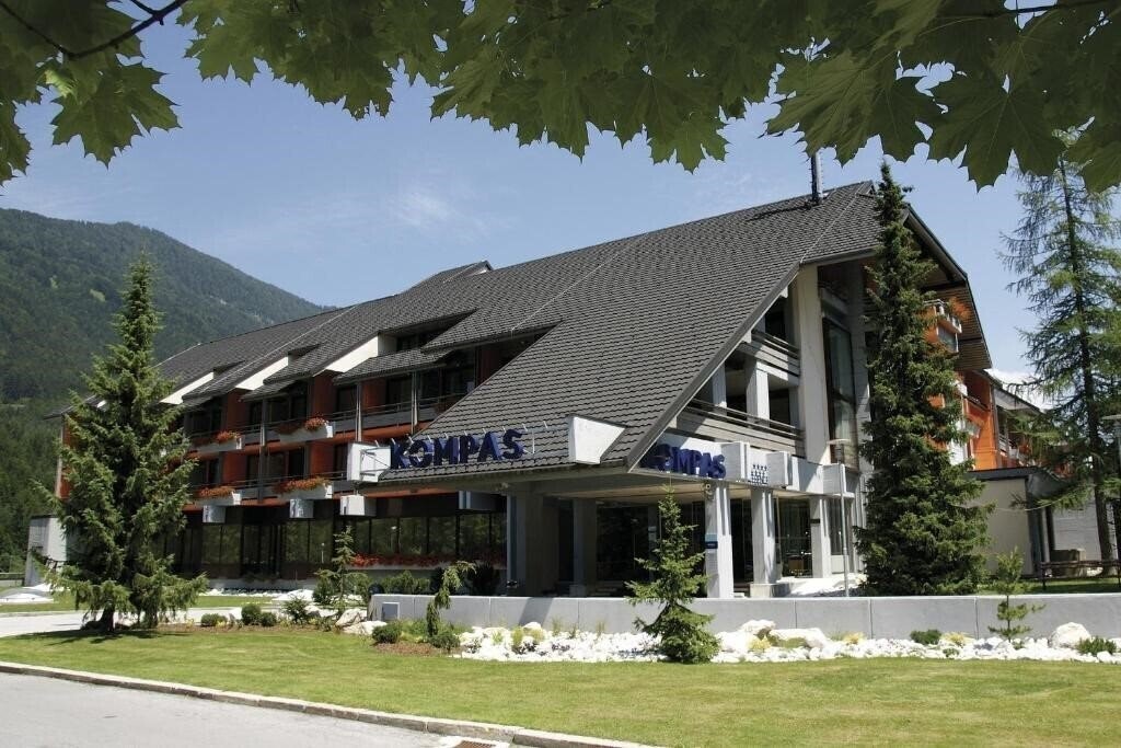 Отель Kompas 4*