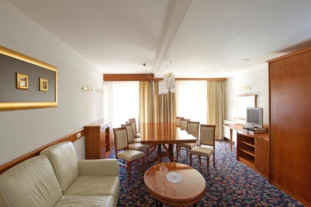 Картинка Kompas 4*