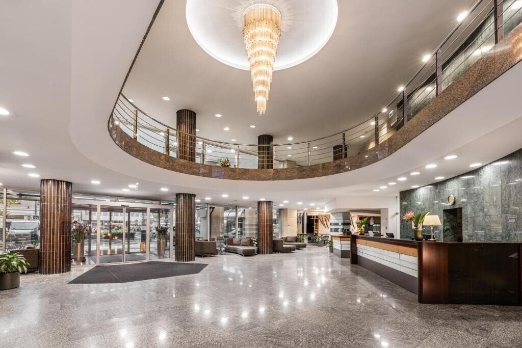 Готель Eurostars Uhotel 4*