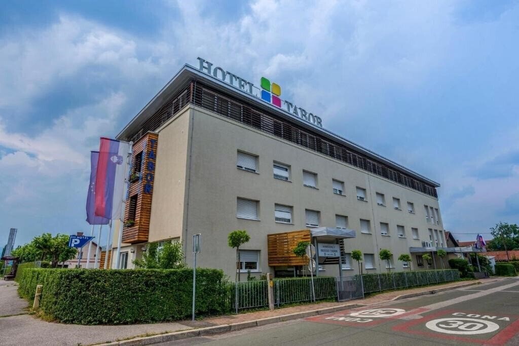 Готель Hotel Tabor 3*
