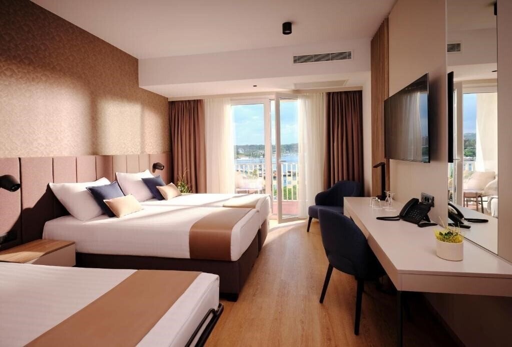 Отель Riviera 4*