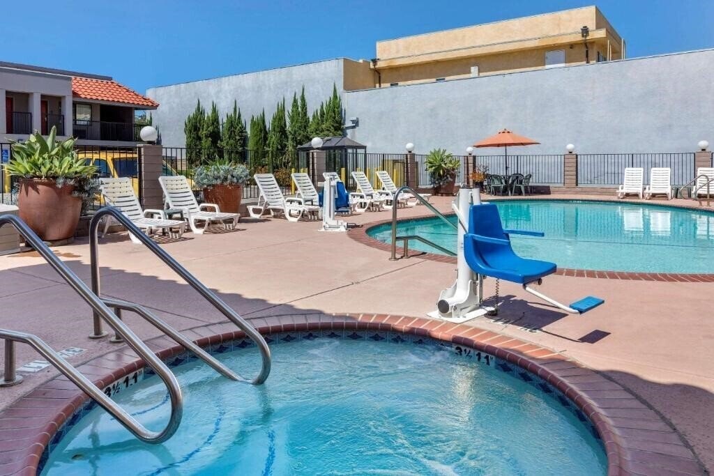 Изображение Comfort Inn Near Old Town Pasadena 2*