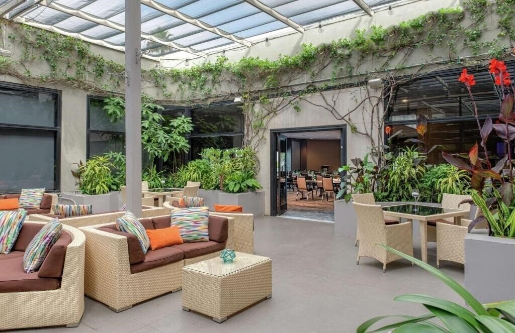 Отель Hilton Los Angeles/Universal City 4*