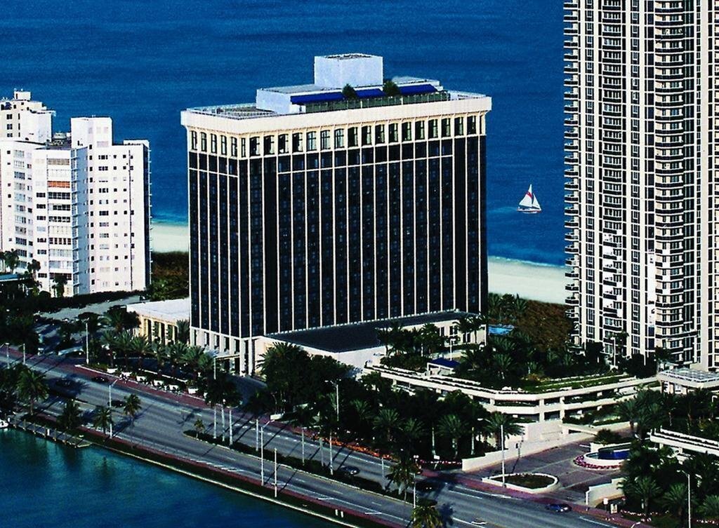 Готель Miami Beach Resort & Spa 4*