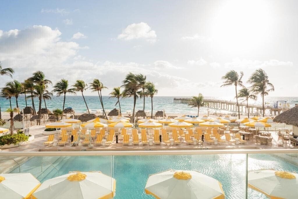 Отель Newport Beachside Hotel & Resort 3*