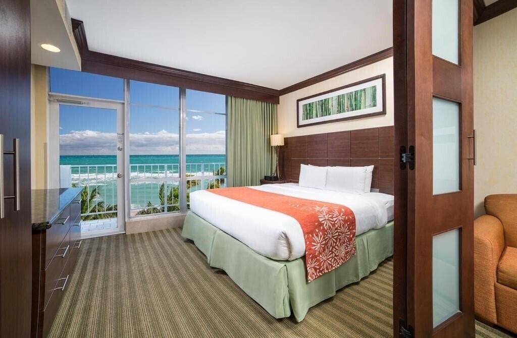 Фото Newport Beachside Hotel & Resort 3*