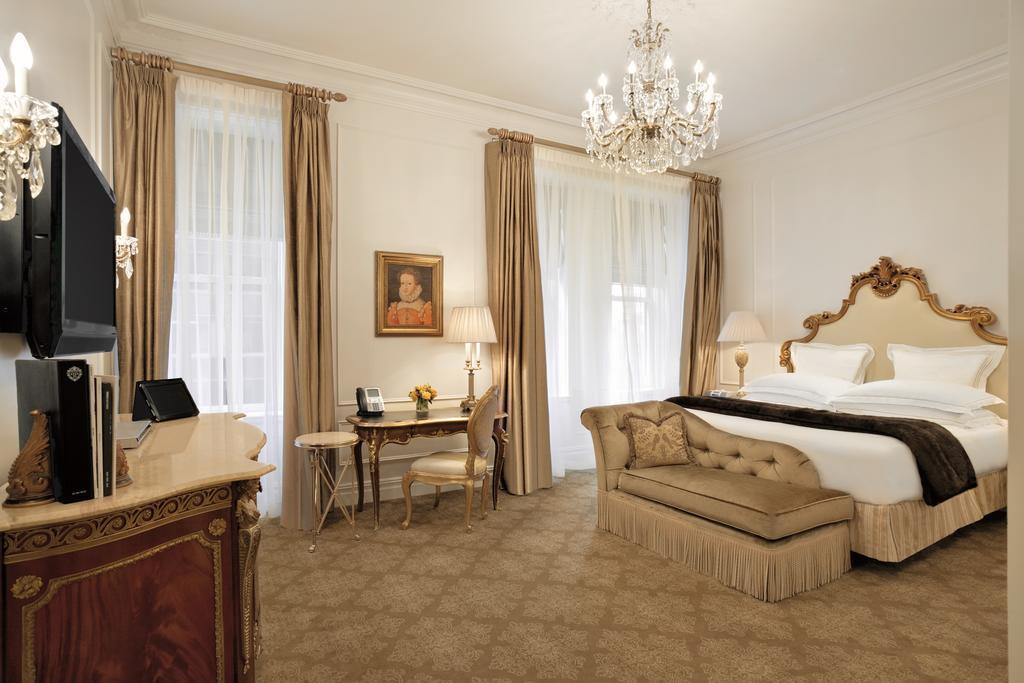 Готель The Plaza 5*