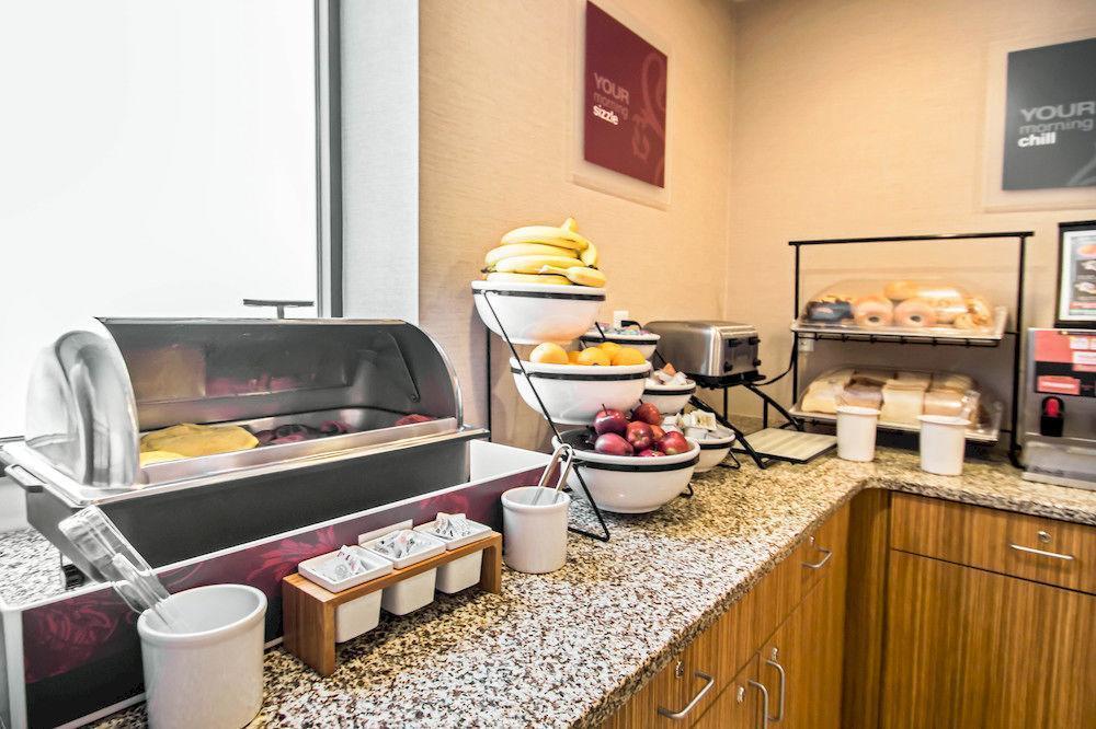 Картинка Comfort Inn Midtown West 3*