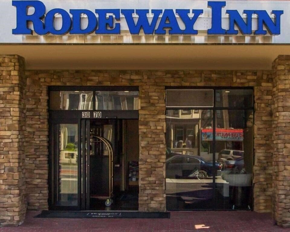 Отель Rodeway Inn Bronx Zoo 2*