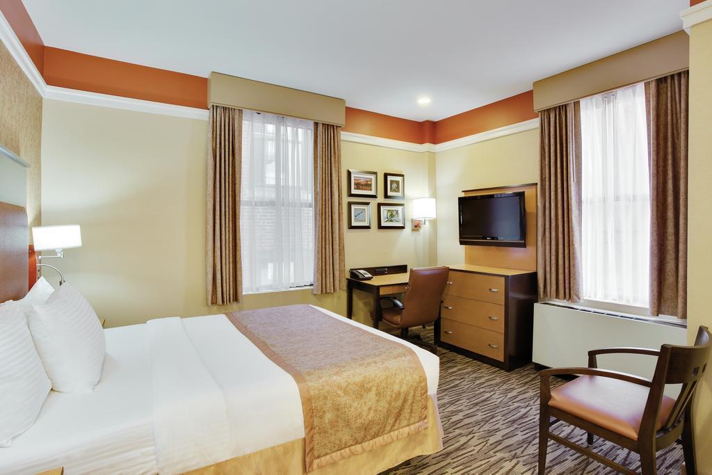 Фото La Quinta Inn & Suites Manhattan 3*