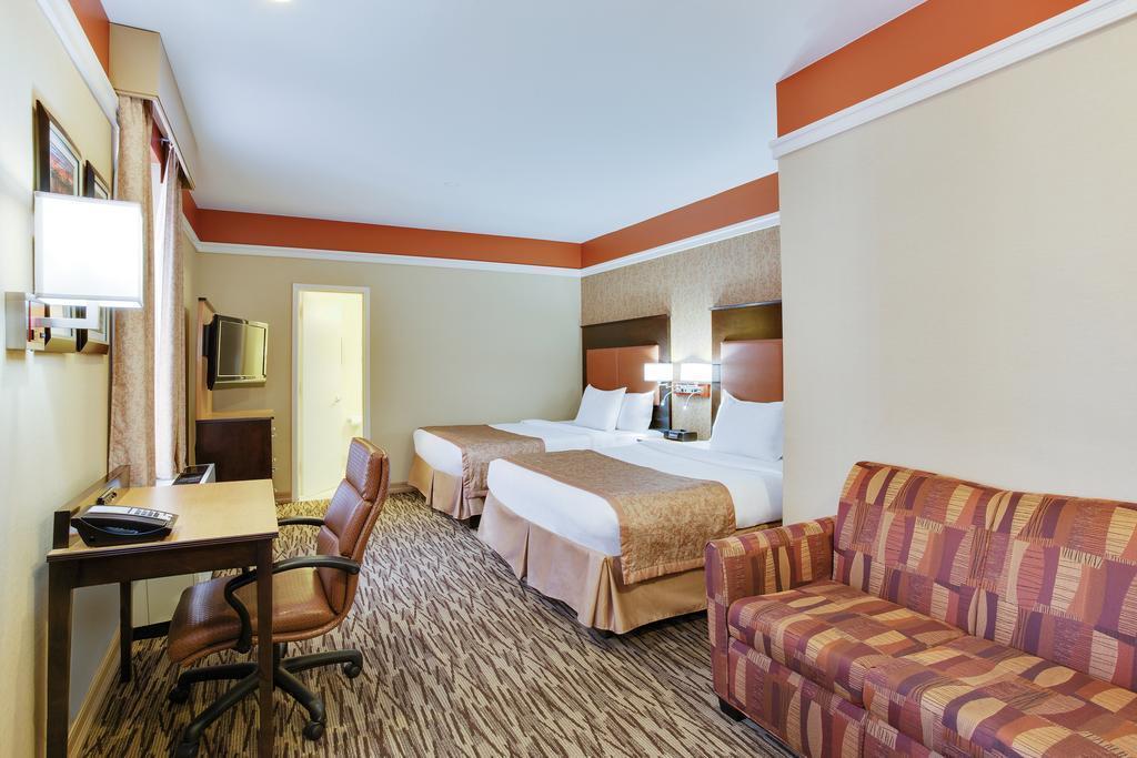 Зображення La Quinta Inn & Suites Manhattan 3*