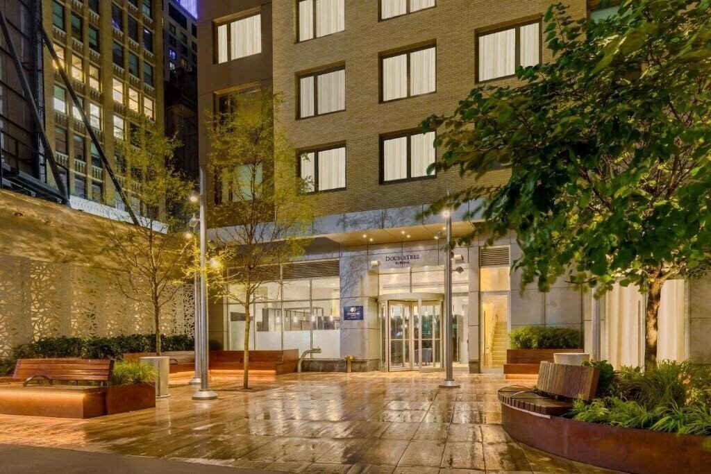 Фотографія Doubletree By Hilton New York Times Square South 3*
