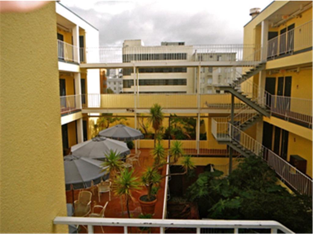 Готель Oasis Inn 2*