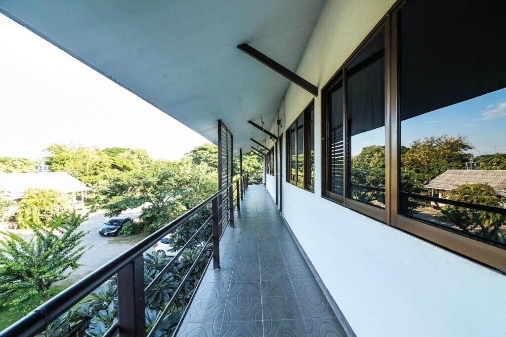 Фотографія Oyo 421 Dnk Baan Suan 2*