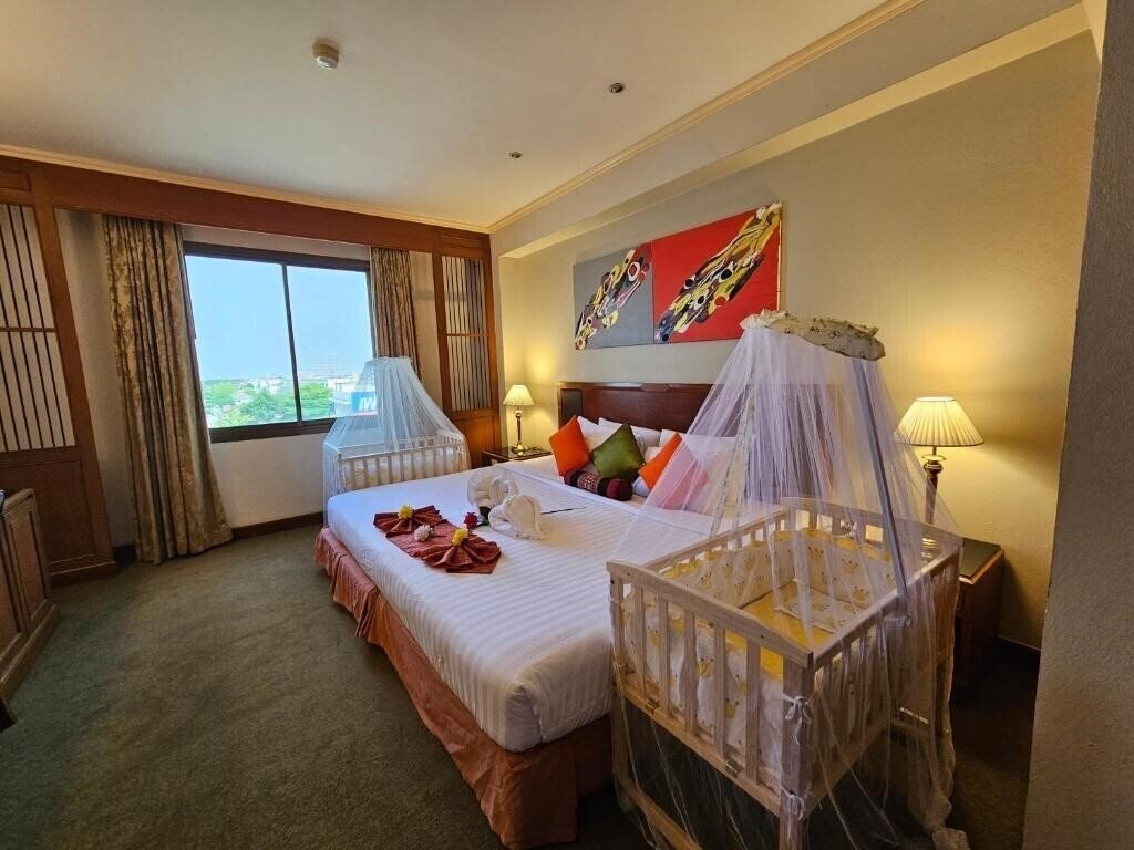 Картинка Songphanburi Hotel 2*