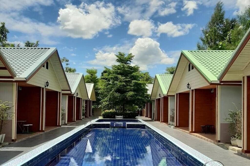 Изображение Phenwaree Amphawa Resort (ex. Phen Waree Ampawa) 3*