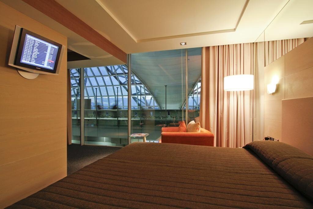 Готель Louis Tavern Dayrooms At Suvarnabhumi Airport 4*