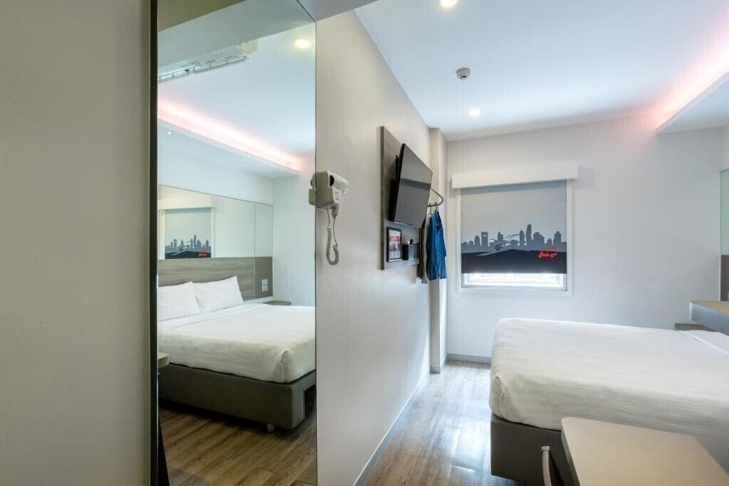 Фото Red Planet Surawong 3*