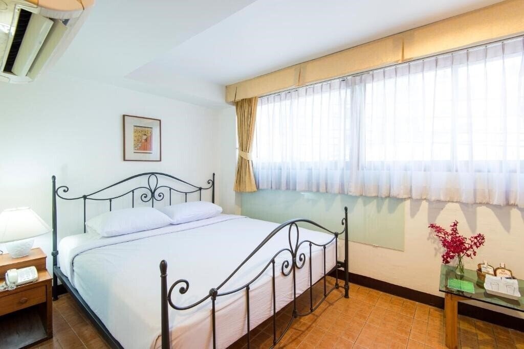 Отель Best Bangkok House 2*