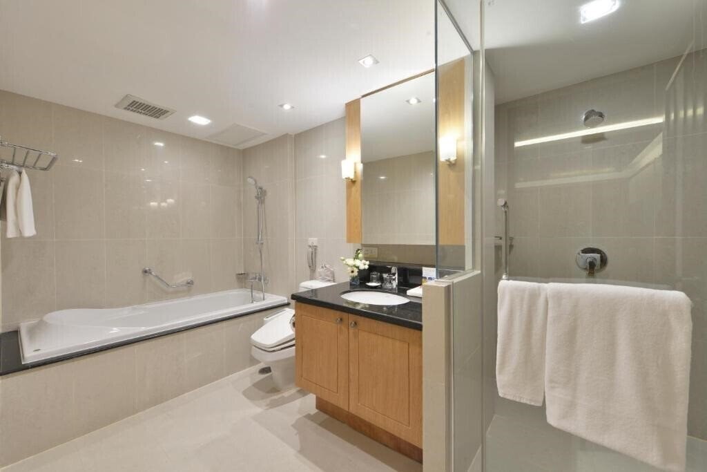 Фотографія Centre Point Serviced Apartment Thong Lo 4*