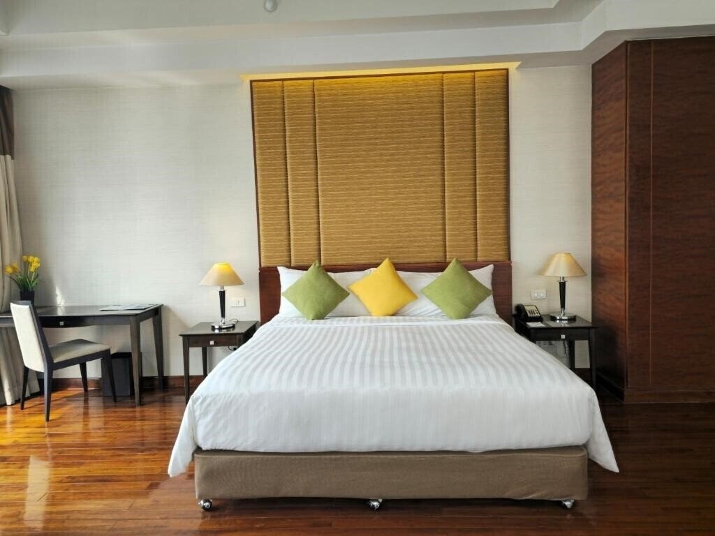 Изображение Column Bangkok 4*