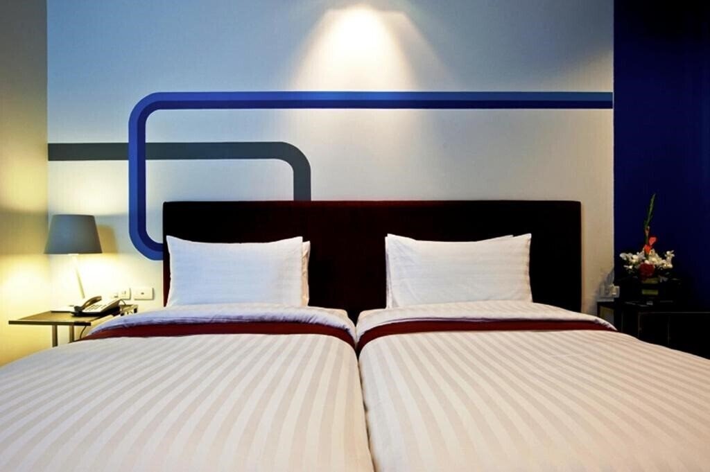 Фотографія Fx Hotel Metrolink Makkasan 3*