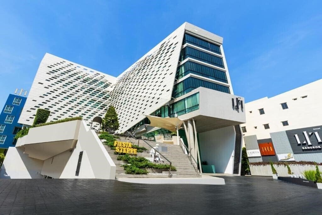 Отель Lit Bangkok Hotel 4*
