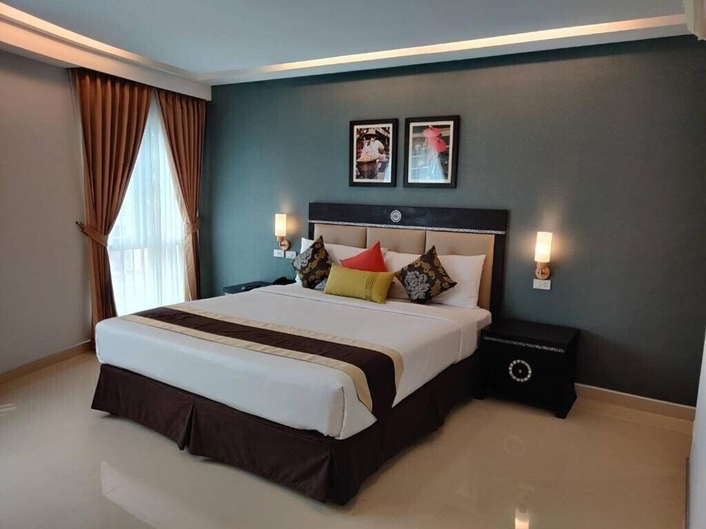 Готель Mac Boutique Suites 3*